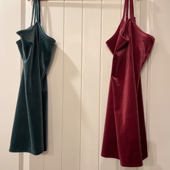 2 (TWO)Ann Taylor Velvet Tanks - Picture 7 of 7